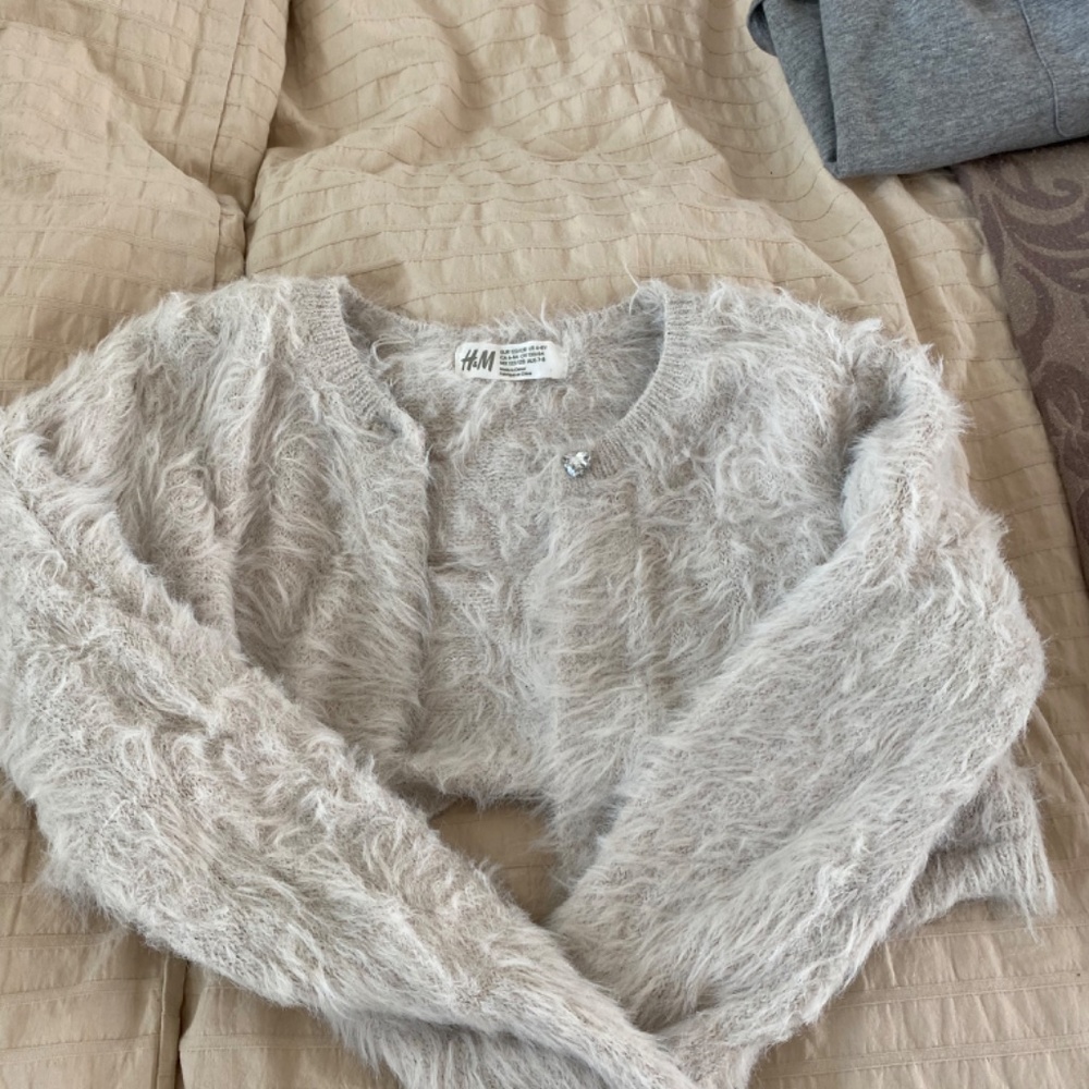Sweaters - Picture 2 of 4